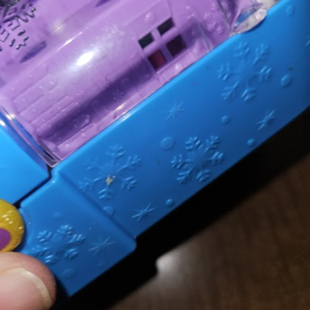 Polly Pocket Snowball Surprise Compact Cabin Dolls Sled Board Mattel 2017 READ